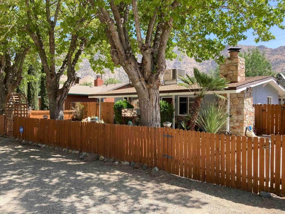 Holiday home - Walk To River Kern & Downtown *